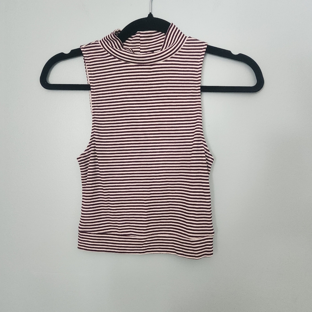 Forever21 mock turtleneck sleeveless top M